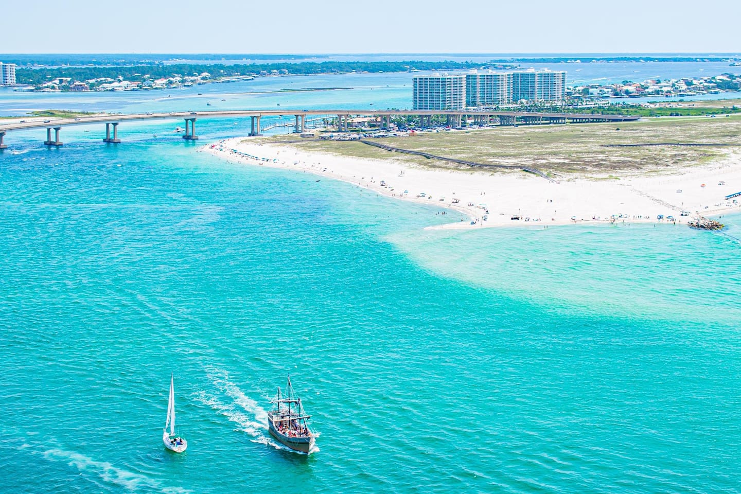 Scenic View: Enjoy everything Orange Beach has to offer with sailboats gliding in vibrant turquoise waters! Just a 5 minute drive!