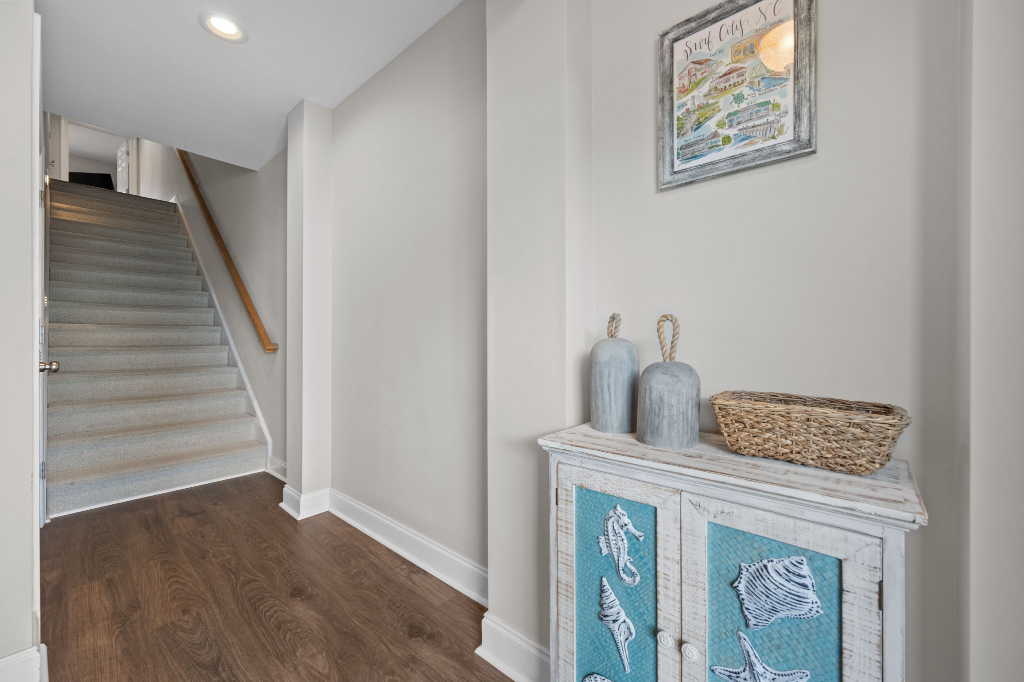 Welcome to Land N Sea! Let the sound of the sea and the warmth of the sun make memories that will last a lifetime!