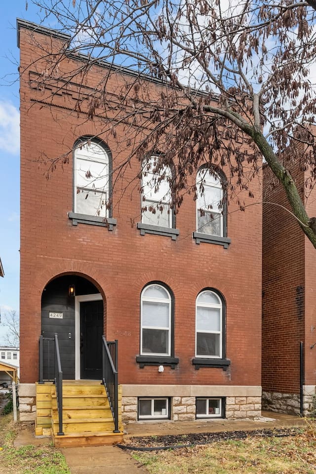 Enjoy this fully renovated historic home in the Tower Grove South neighborhood just off of Morgan Ford Road!  Walk to the park to enjoy the various festivals or Food Truck Fridays in the summer!  Several restaurants & bars just a short stroll away.