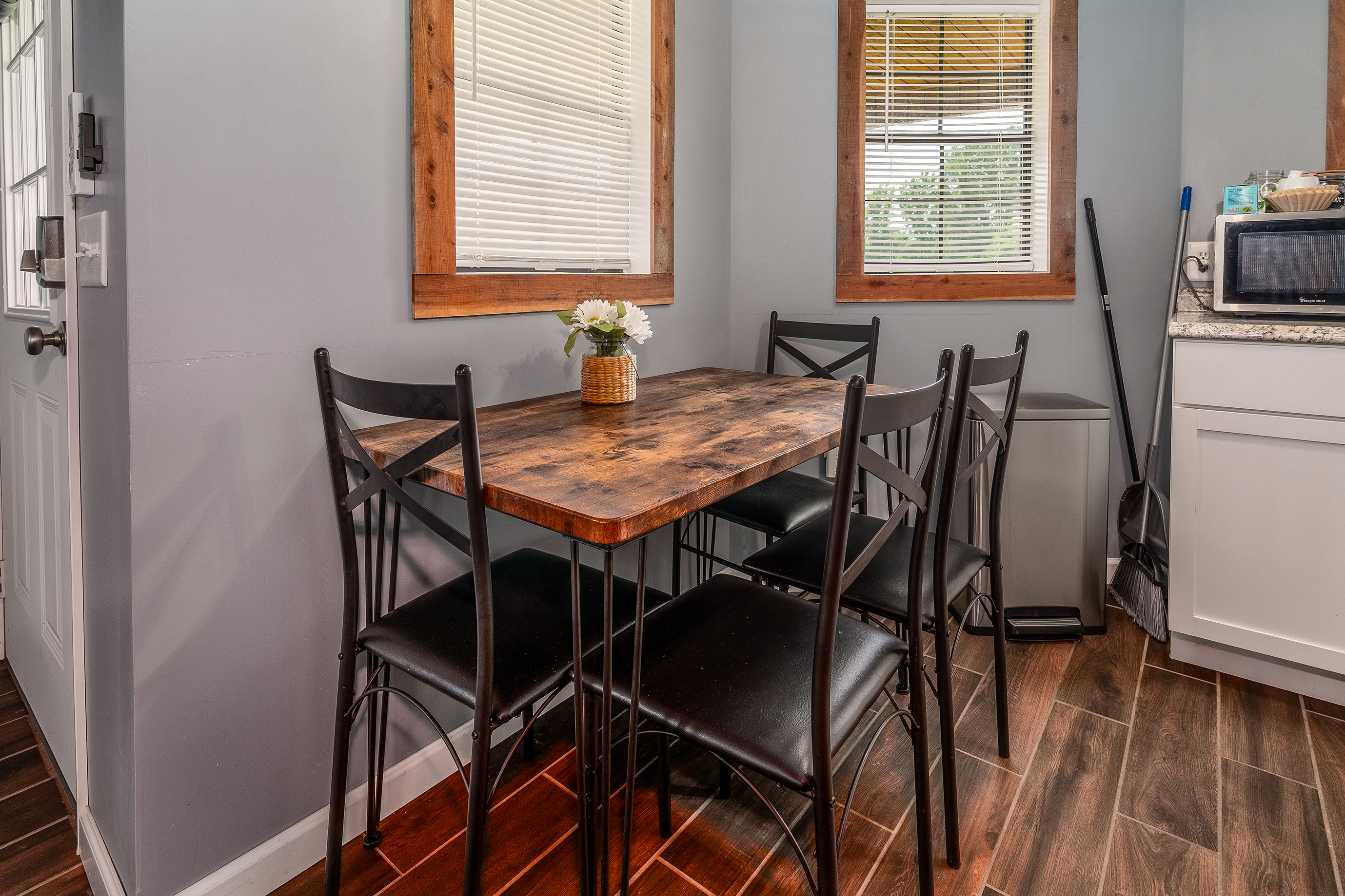 Seating for 4