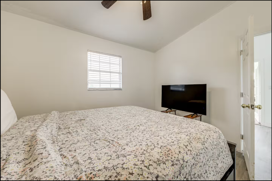Bedroom 6 | 2nd Floor | Queen Bed