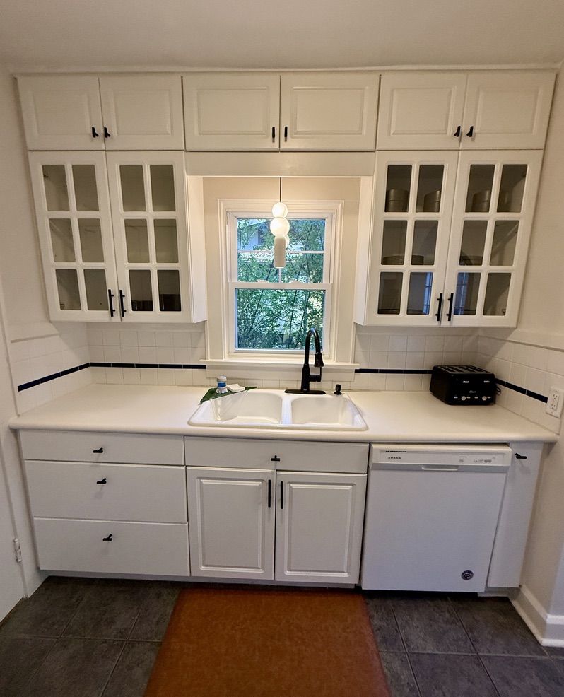 Lots of counter space, 8+ pots and pans set, dishes for 6+ people, spices, cookbooks, and plenty of utensils are all provided.