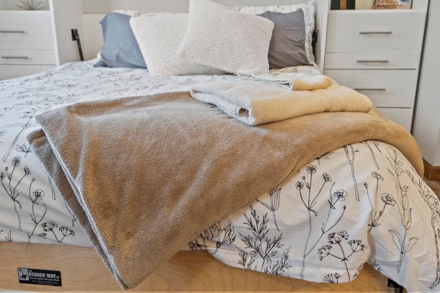 Soft and plush bath towels, providing comfort and luxury for your daily routine.