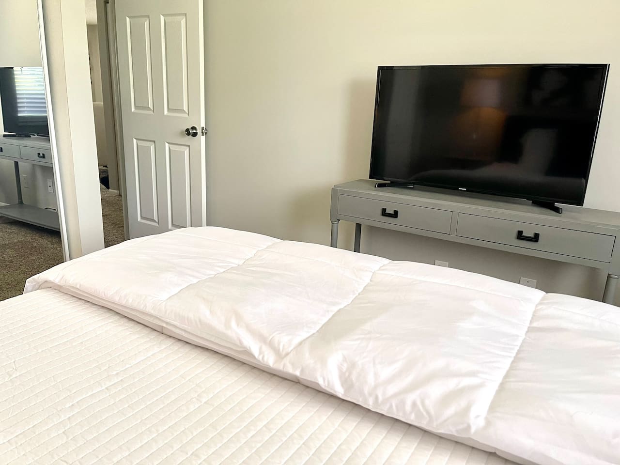 Bedroom 1- smart tv