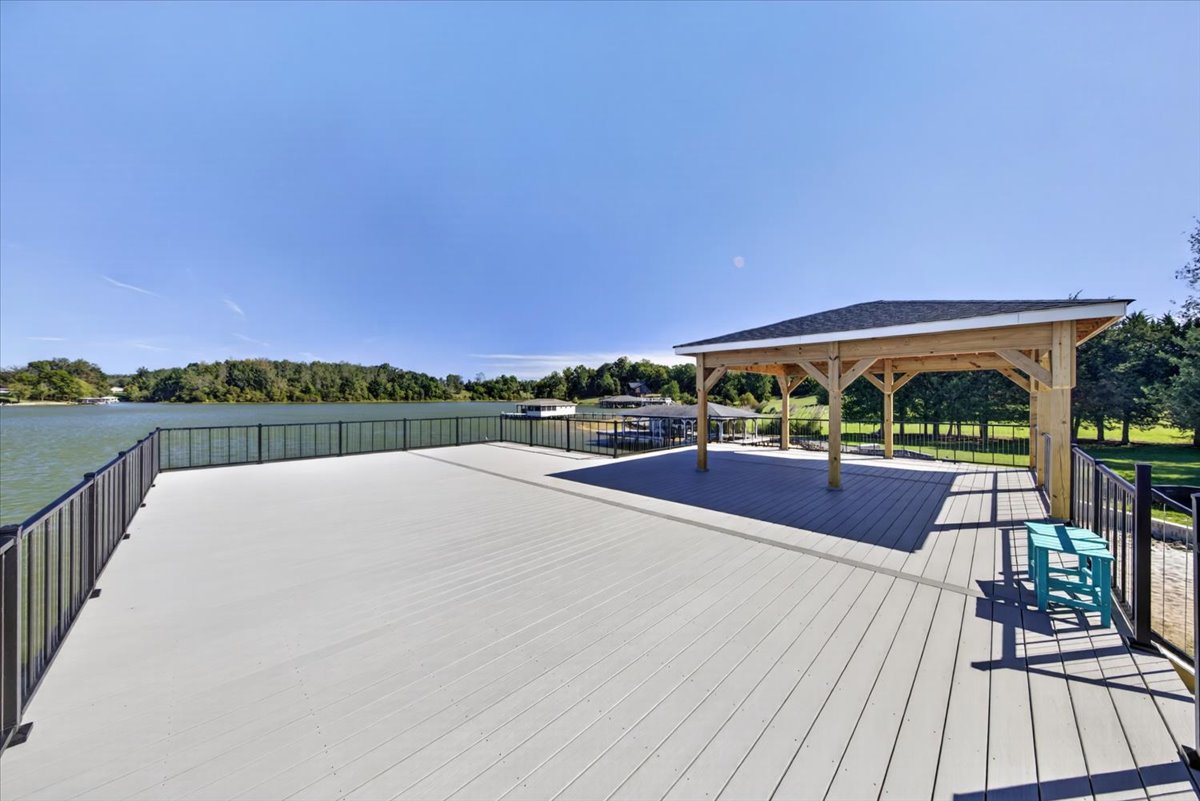 Oversized rooftop deck offers panoramic views across Lake Anna.