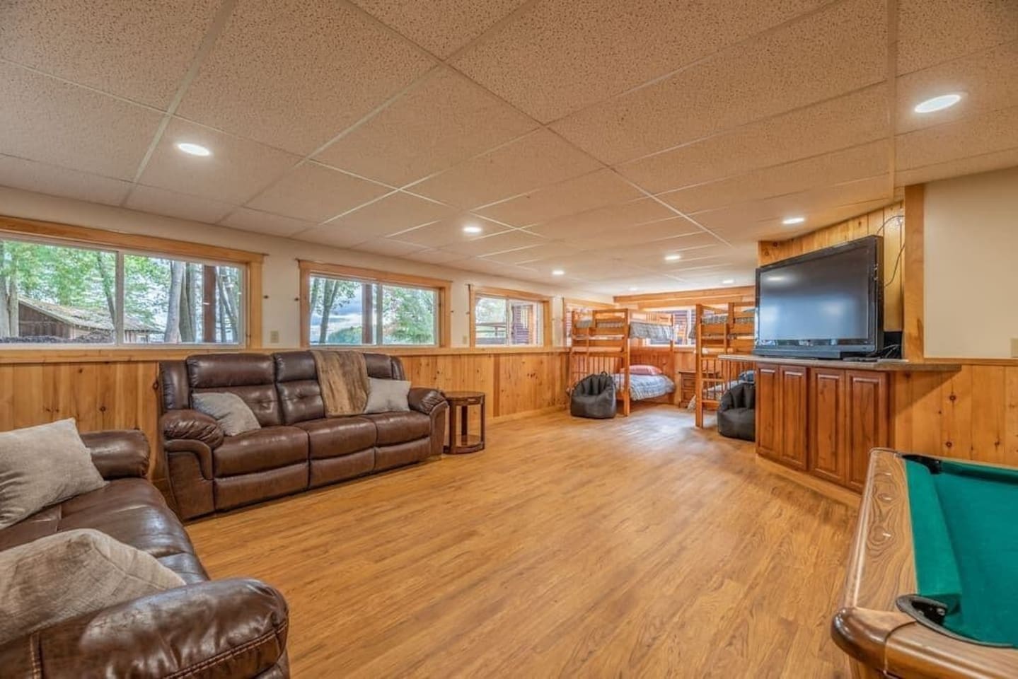 lakeside cabin rentals Maine