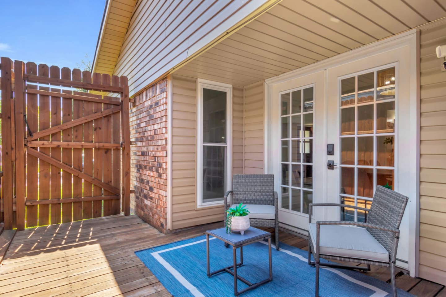 Separate covered sitting area for added privacy