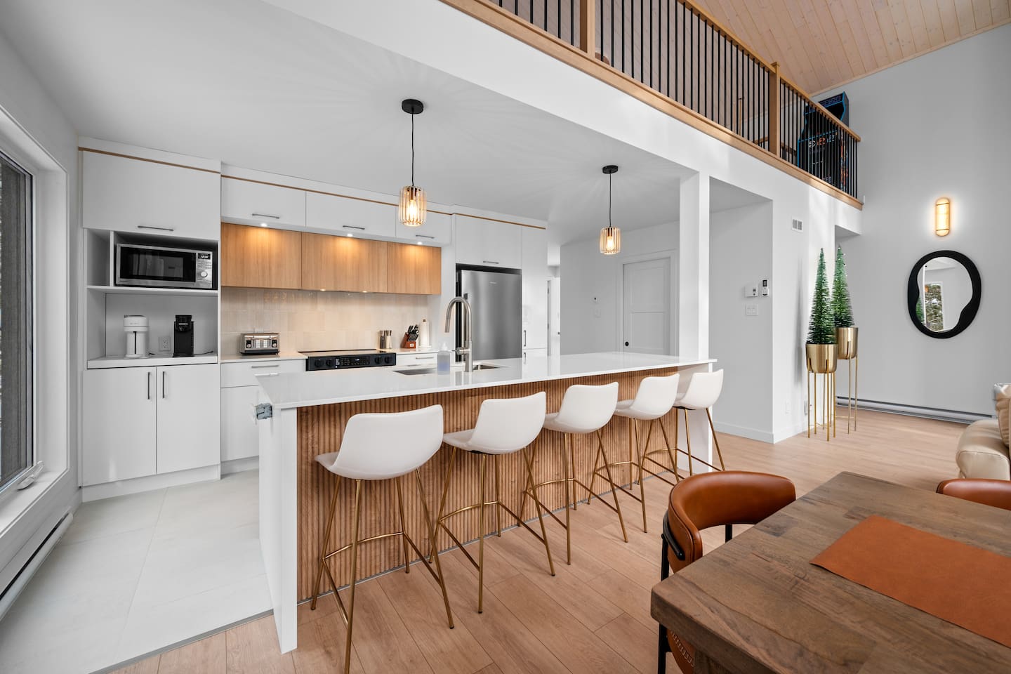 A well-equipped space for easy meal preparation.