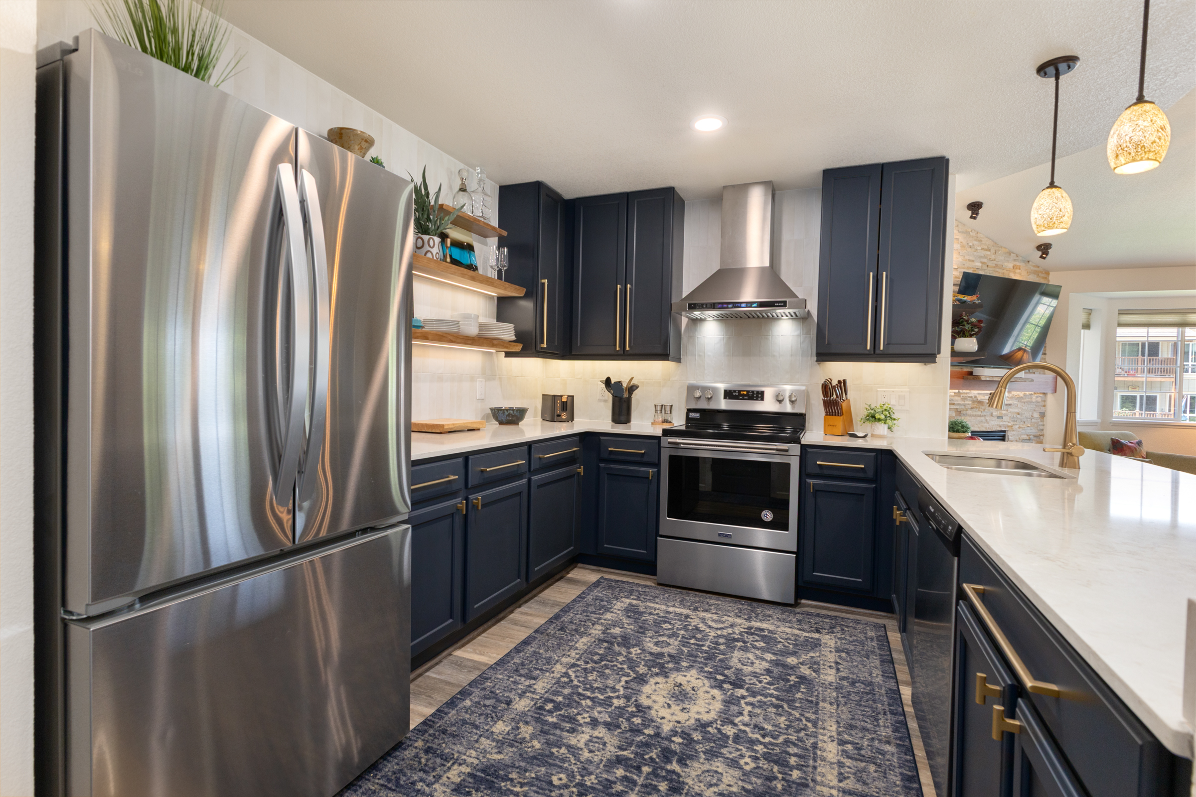 Equipped and Modern Kitchen | Refrigerator