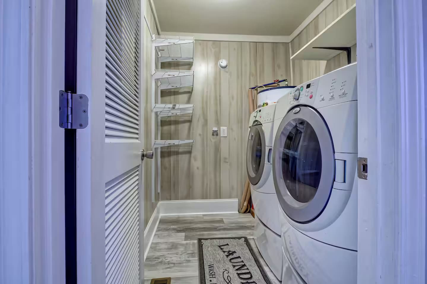 Laundry room (Washer & Dryer) are shared with the bottom unit "Low Tide".