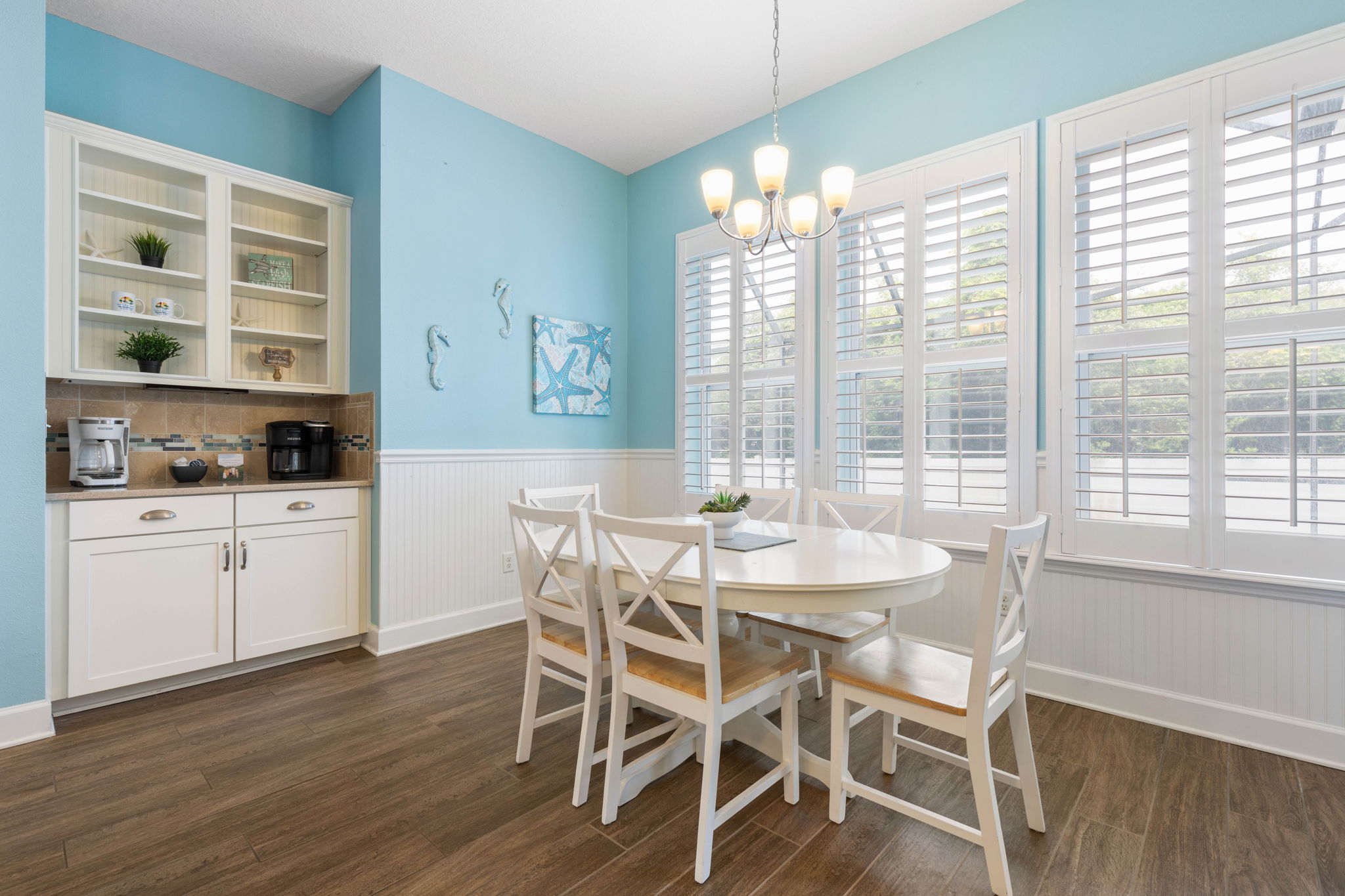 Wake to sunlight through the shutters, pour fresh coffee from the nook, and gather here for slow breakfasts before the beach, then come back for cards, conversation, and the kind of easy family time that makes vacation feel just right.