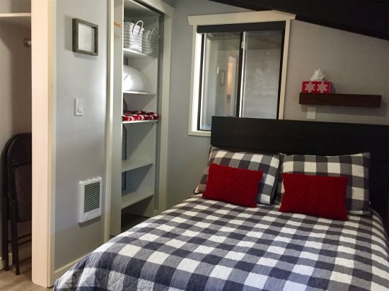 Bedroom: Full-size bed.