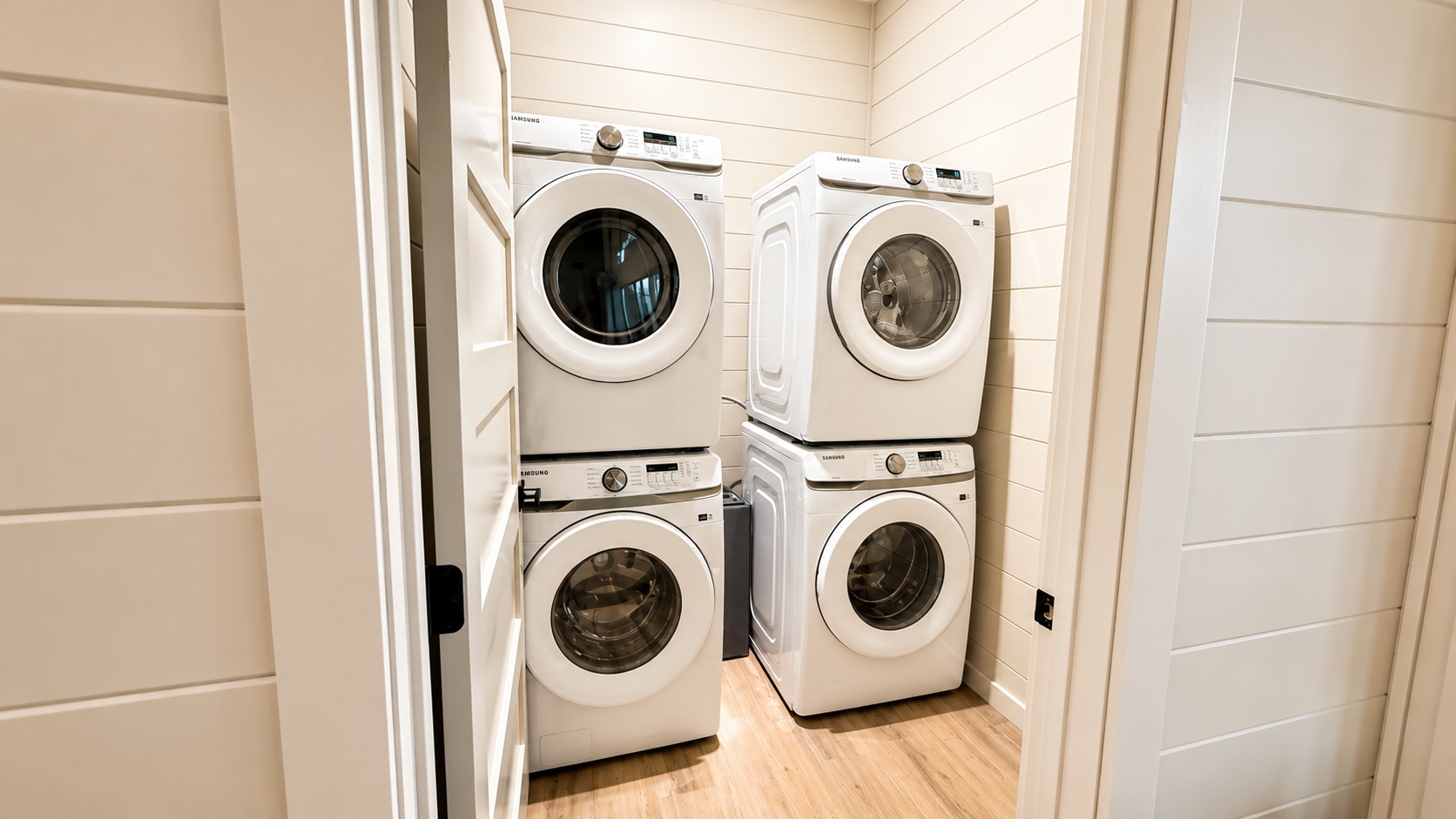 Laundry Room: Enjoy the convenience of modern appliances for all your vacation needs!
