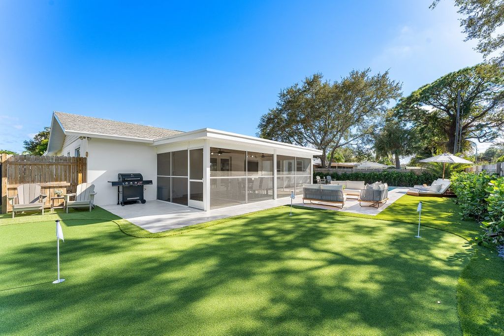 our own private putting green&mdash;vacation mode and game mode