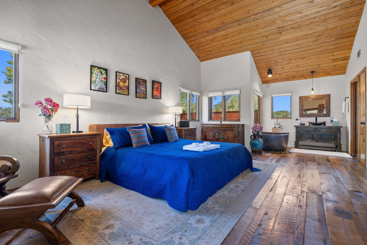 Master bedroom, King bed, Soaking tub, Crib