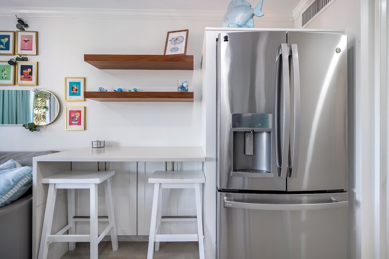 Bar top seating | Susu's Sea Cabin | 238C 1300 Ocean Blvd | Isle of Palms, SC | IOP Escapes