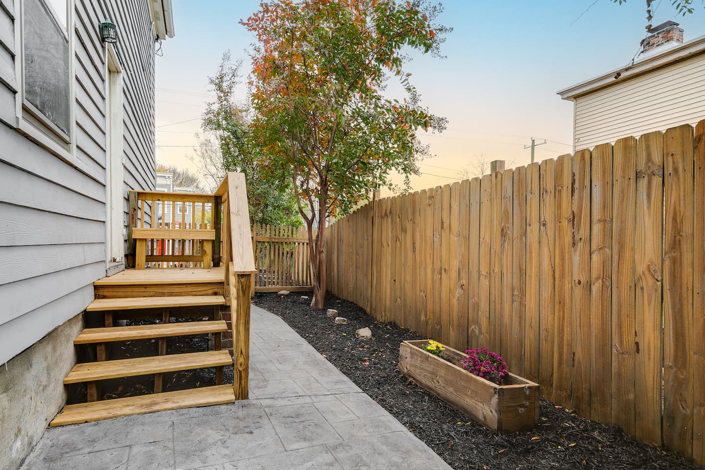 Side entry with smart lock, fenced area with gate, well lit