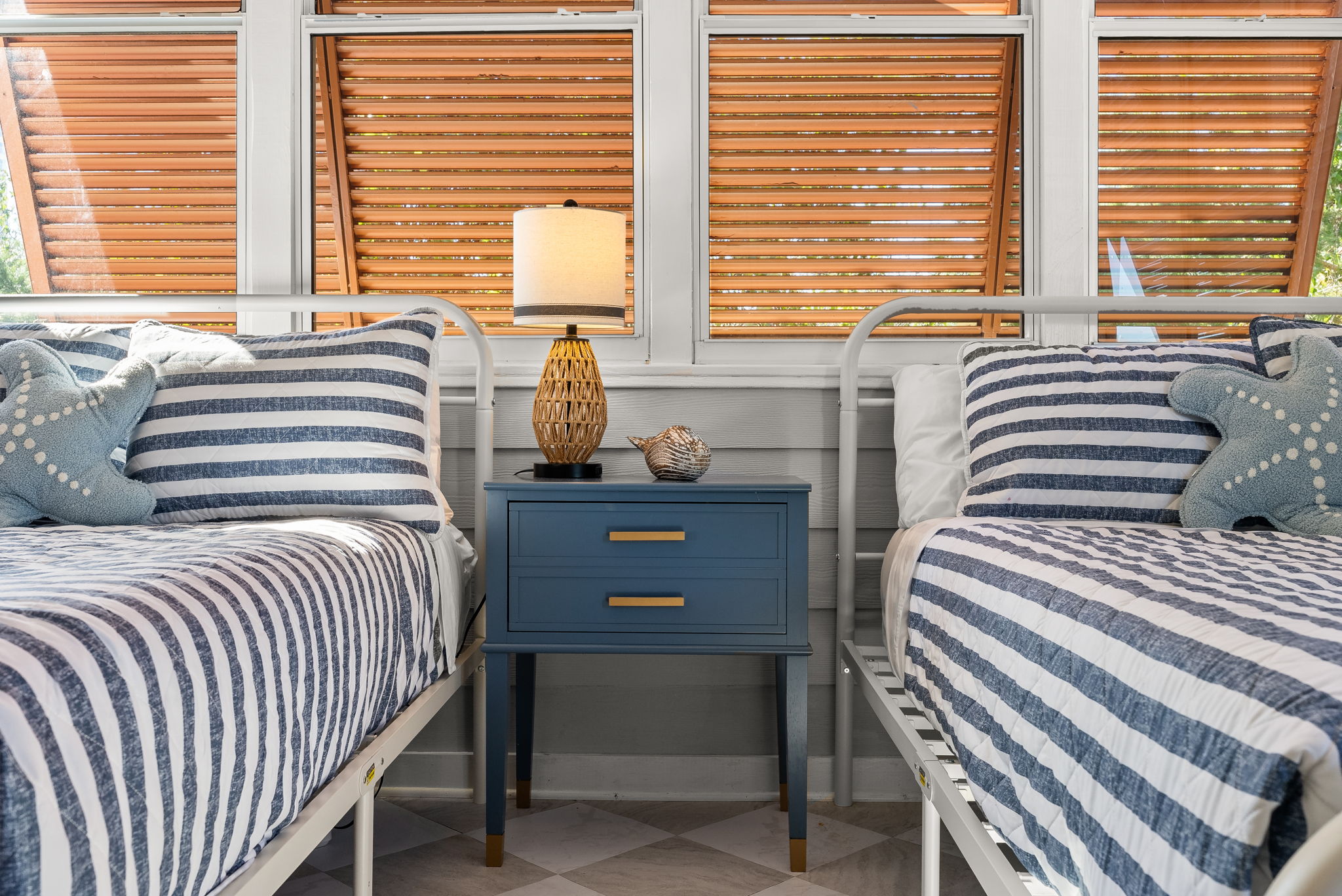 Bright Guest Bedroom with Blackout Rolldown Shades and two Double Beds