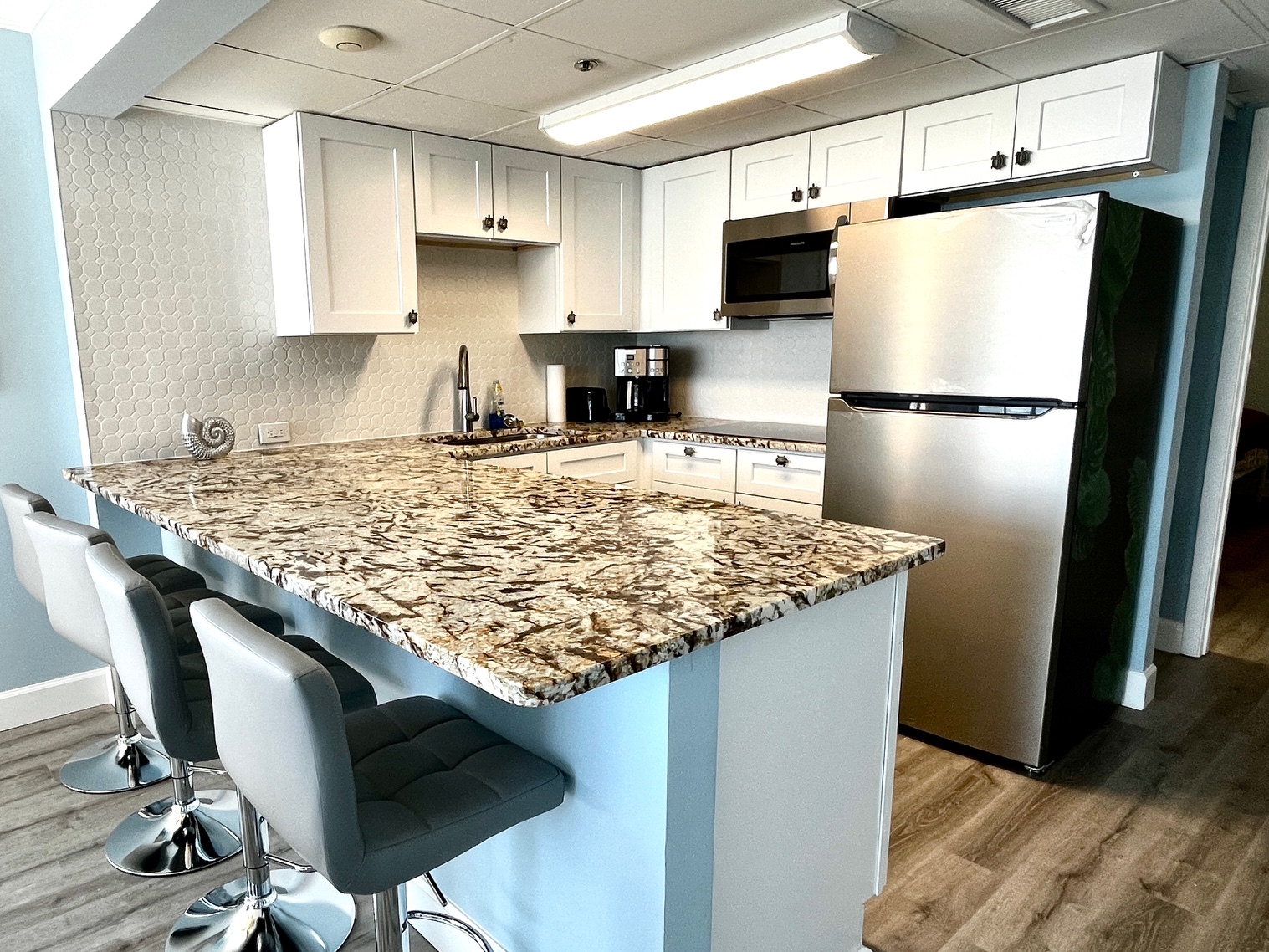 Eat-in Granite Countertop