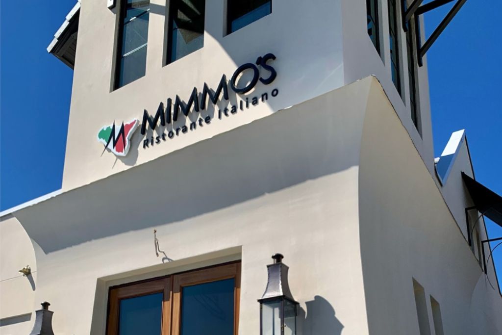 Mimmo's Italian Restaurant located 3 min walk from The Snapper