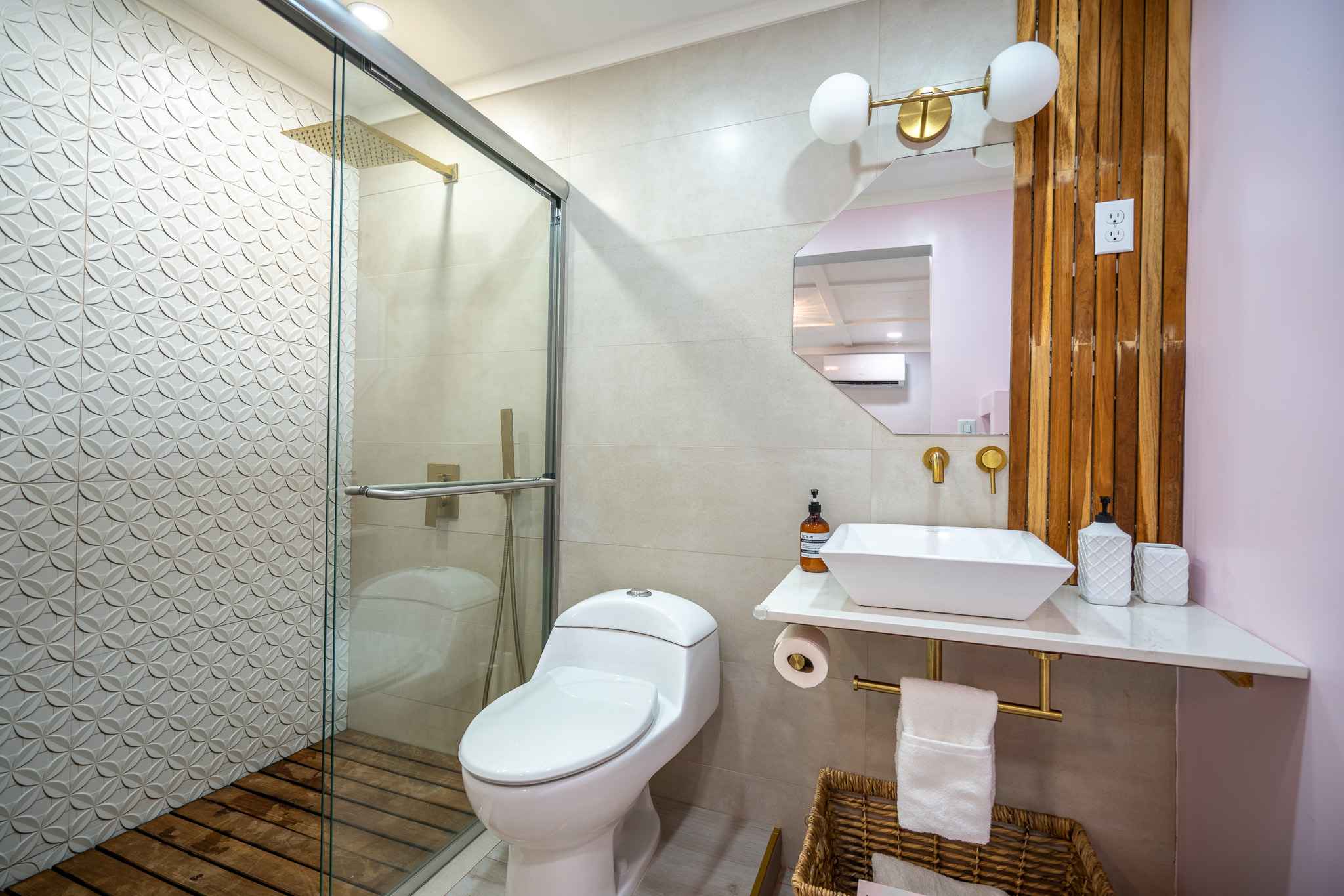 The private bathroom for the kiddos.