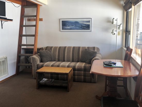 Livingroom & Dinning area.