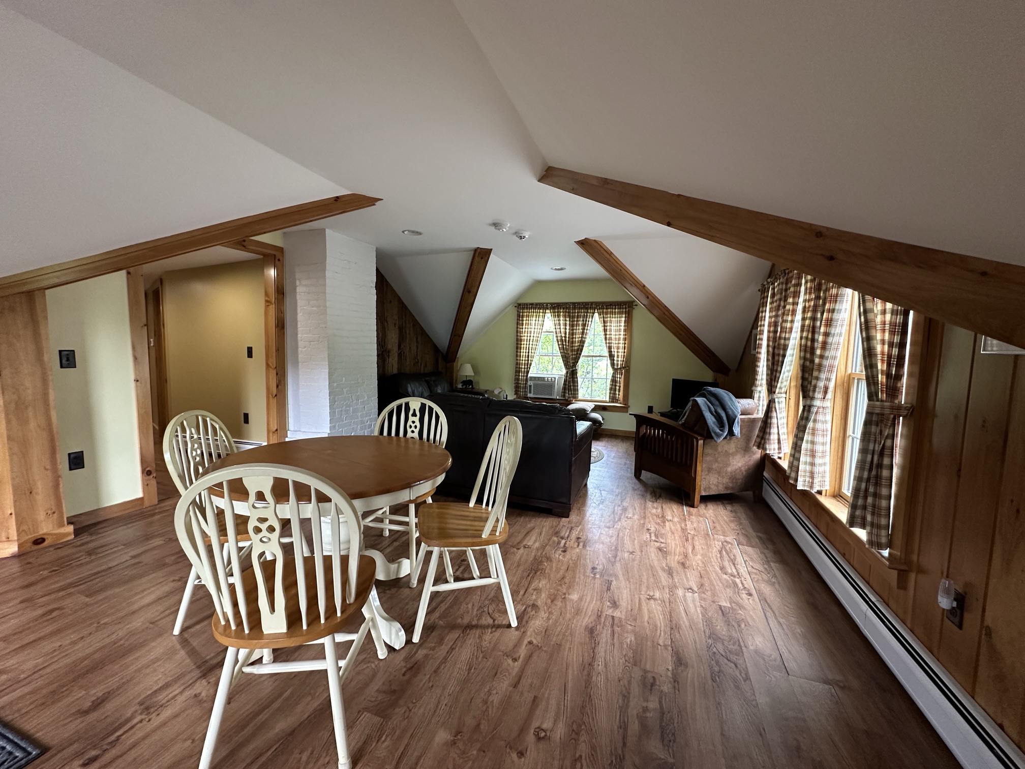 Living Space - Apartment Suite - Glen Lodge