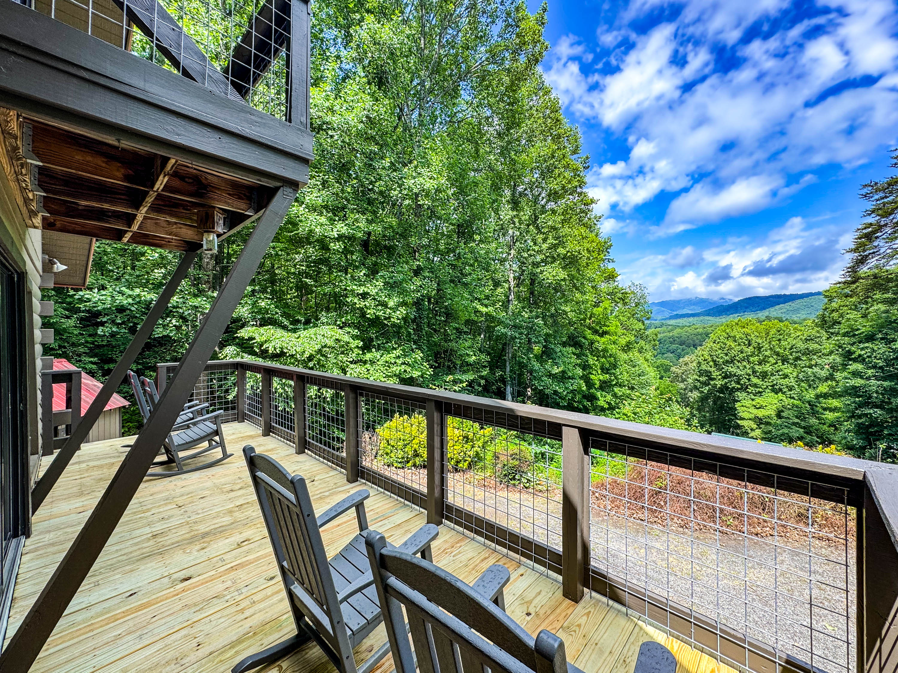 newly renovated deck overlooking the Smokies!