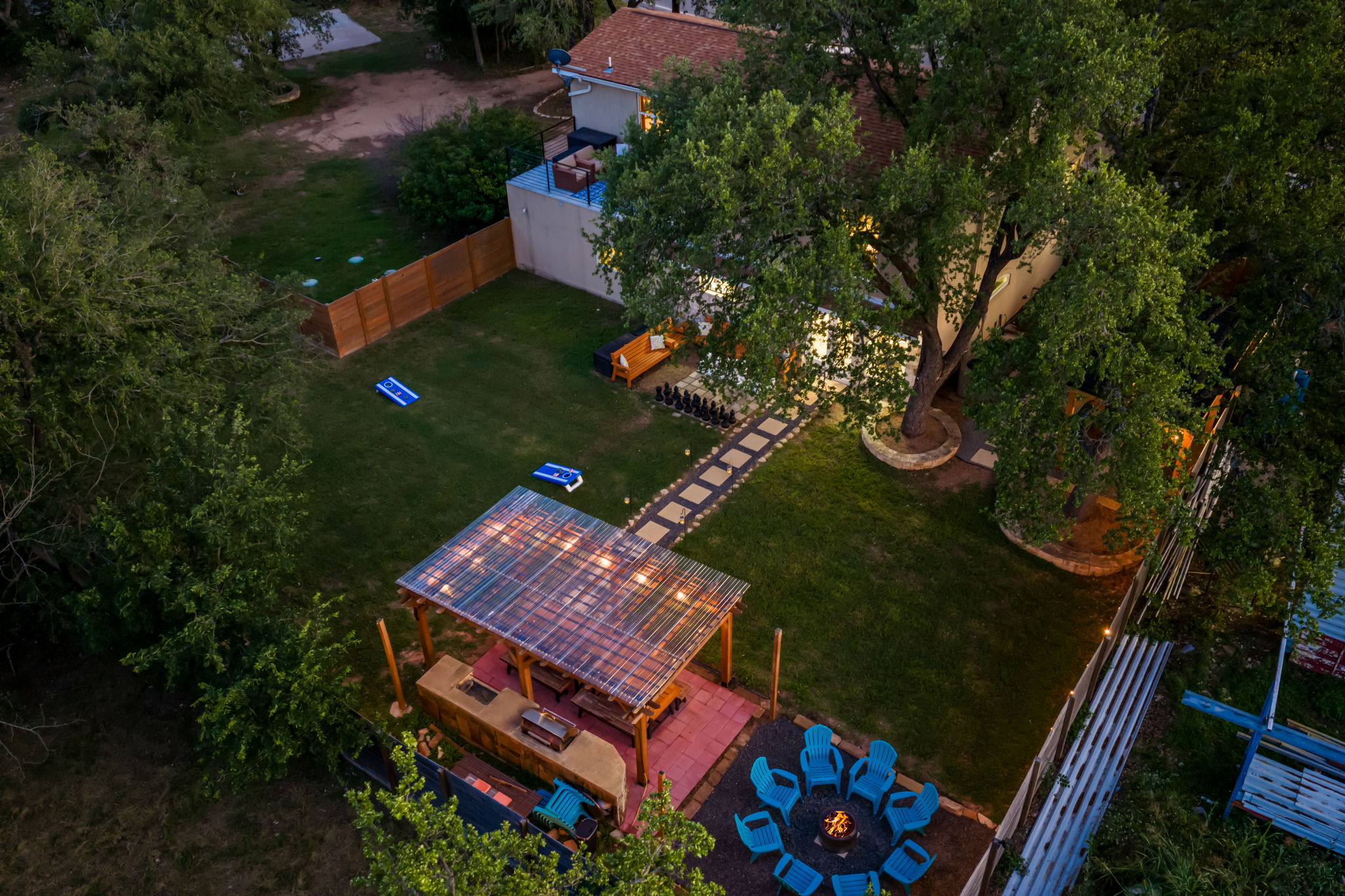 Golden-hour evenings feel effortless here, with lawn games, firepit chats, and dinners under the pavilion surrounded by towering trees. A private outdoor retreat designed for slow moments and memorable nights.