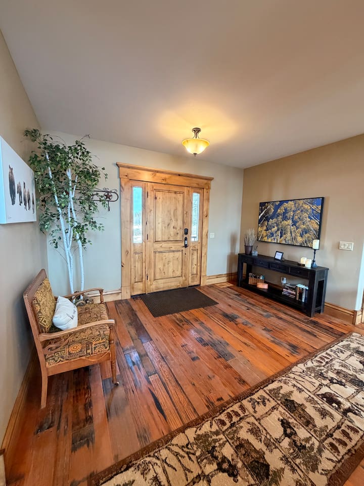 Welcome to "Always Peak Season" where every season offers something unforgettable. From the moment you arrive, you’ll be immersed in modern luxury, thoughtful design, and the serenity of your surroundings!
