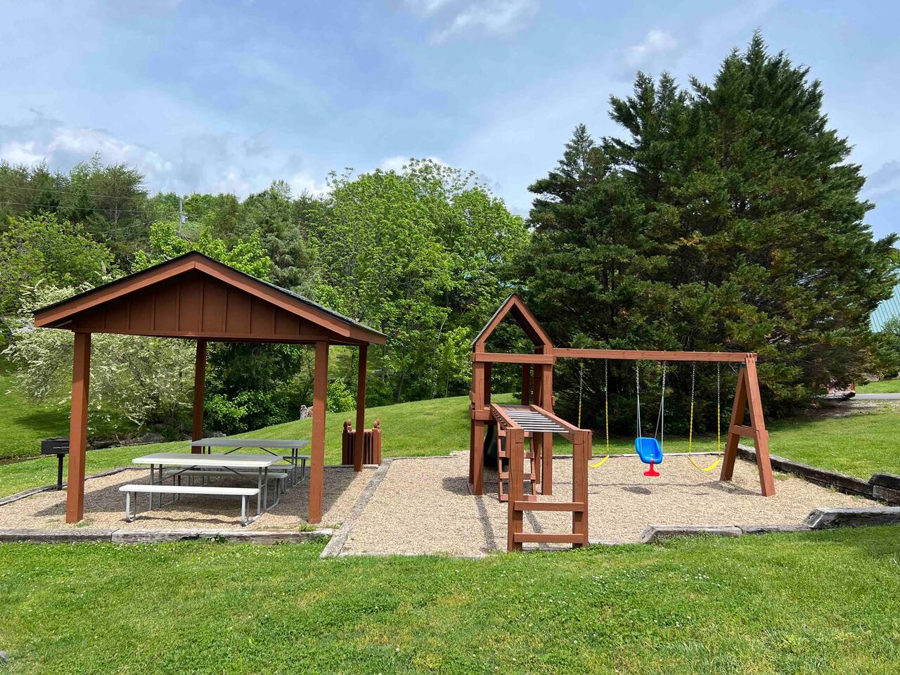 Neighborhood Play Structure, Covered Dining