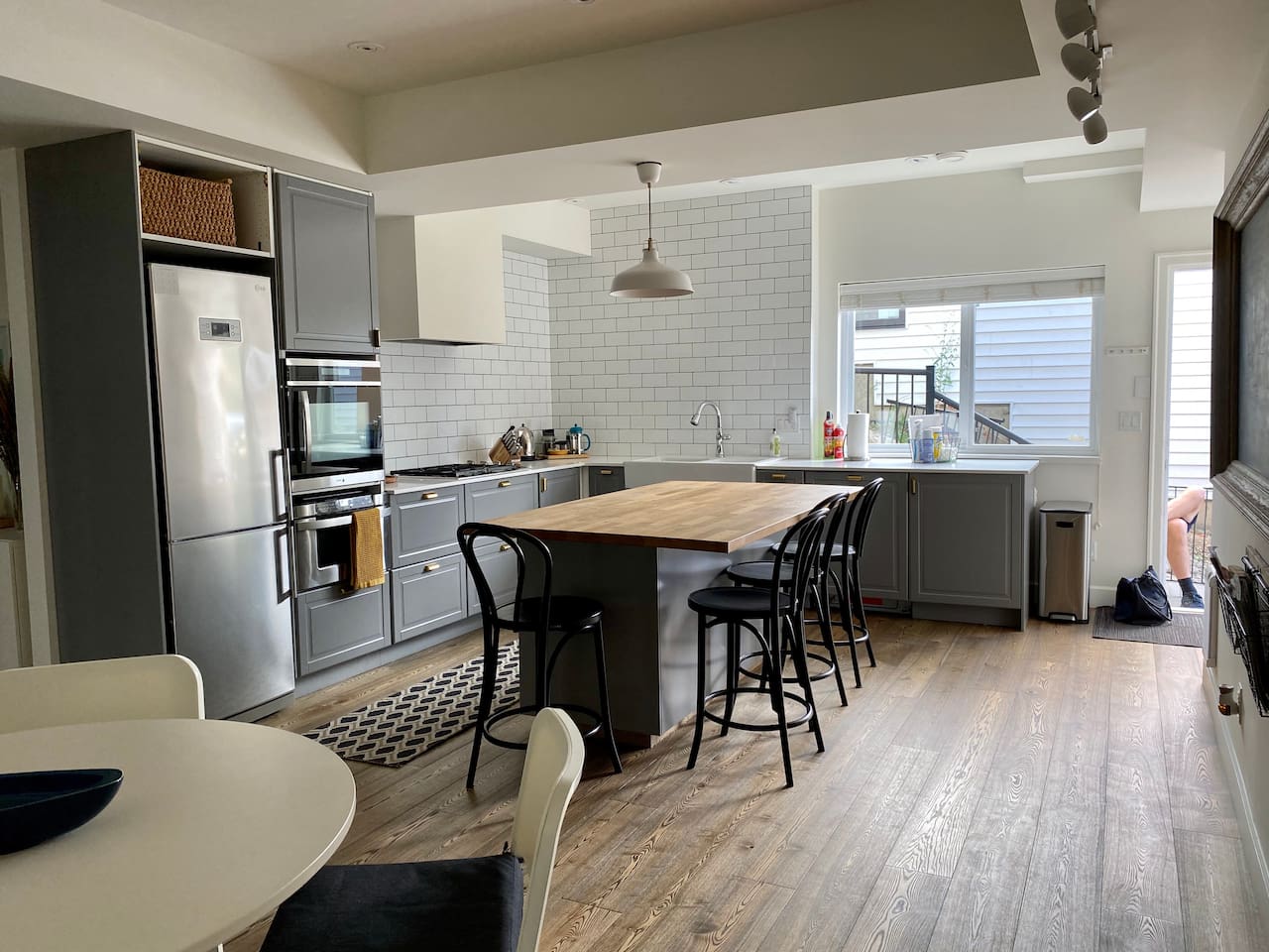 The kitchen and to the right the entry into the suite 