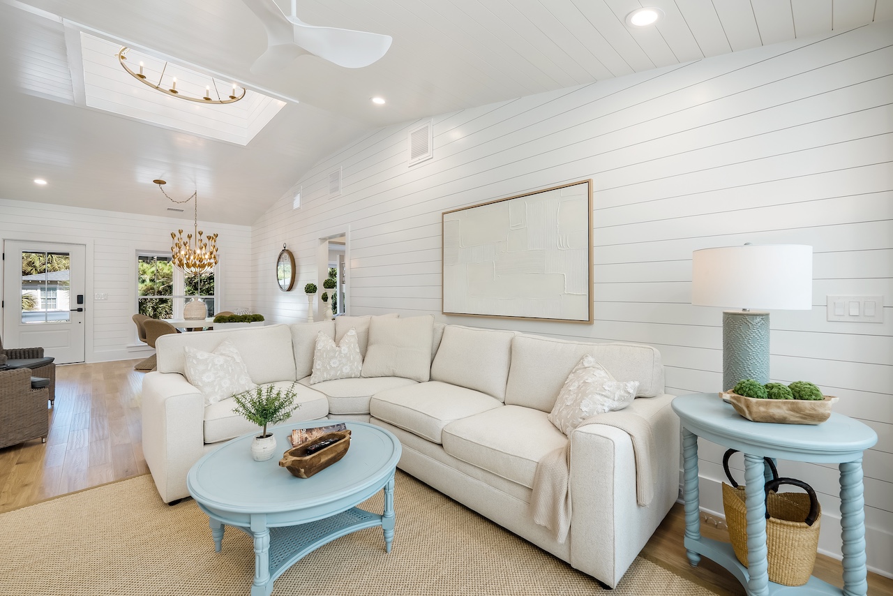Living Room | 19 Sand Crab | IOP Escapes