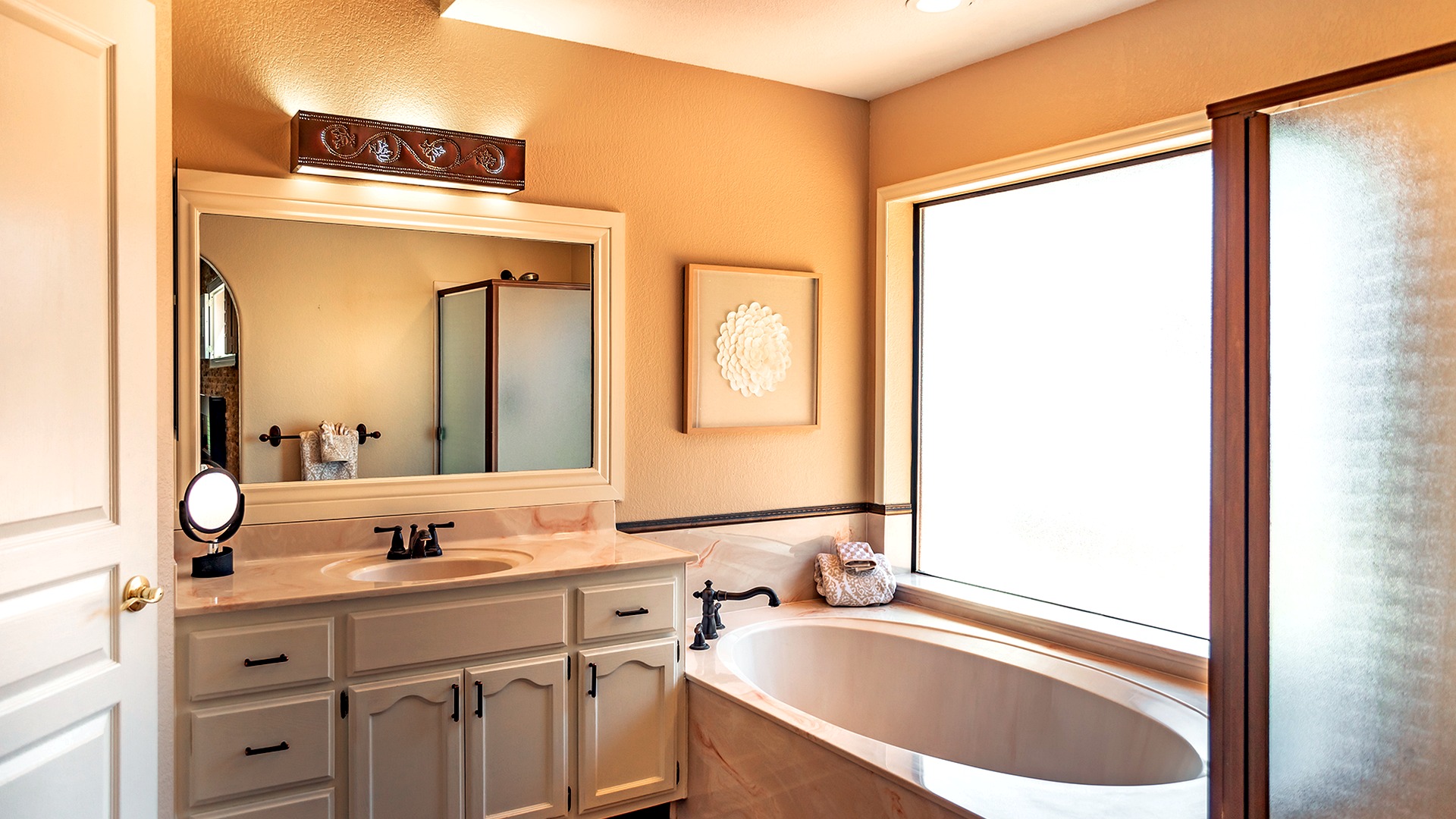 En Suite Bath tub