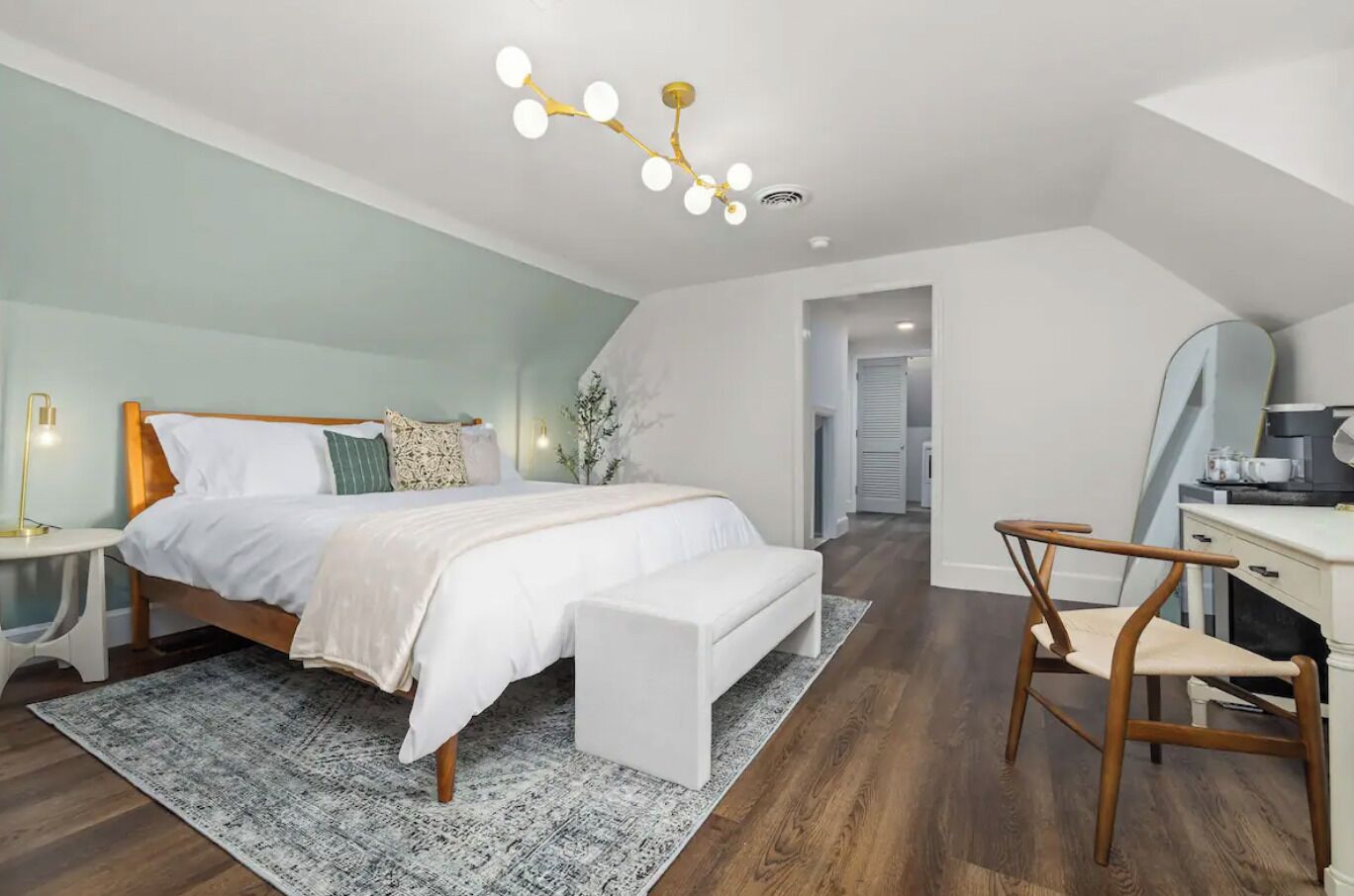 *Upstairs* Oak Canopy Suite (2 bd 1 bath, sleeping 4 + 1 toddler).