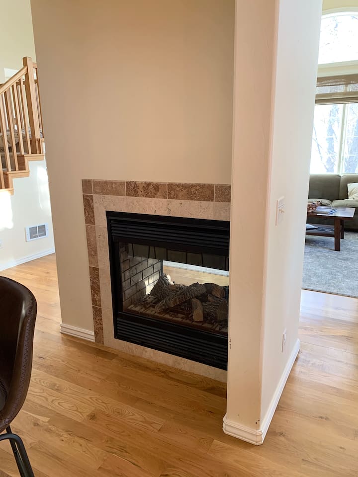 Double-sided fireplace 