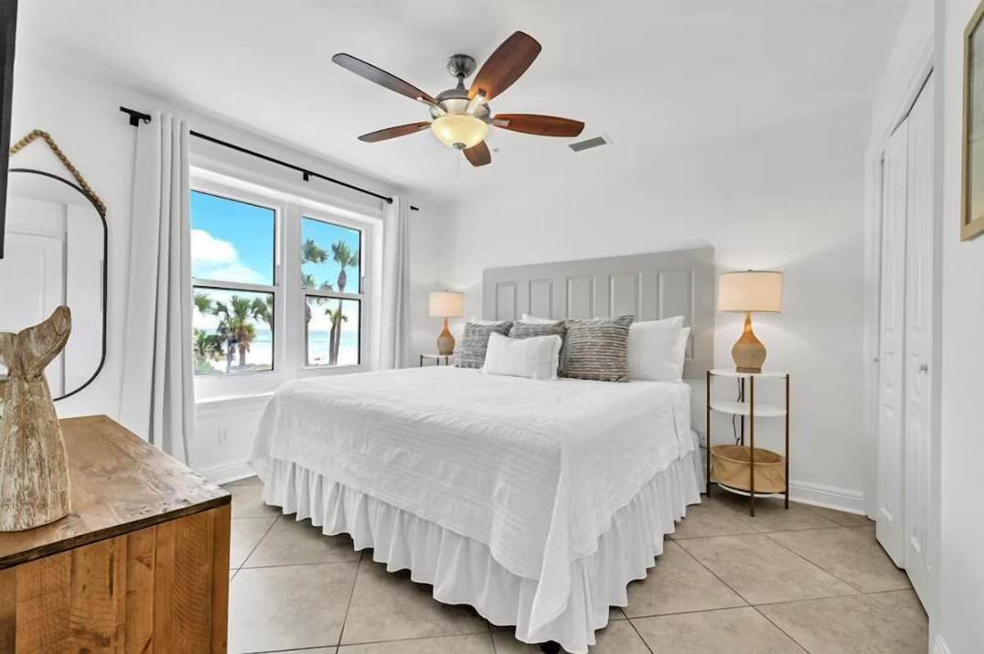 Bedroom 2: KING BED, Gulf Views, 40" Smart TV, Closet, Bathroom with Shower/Tub Combo (Sleeps 2)
