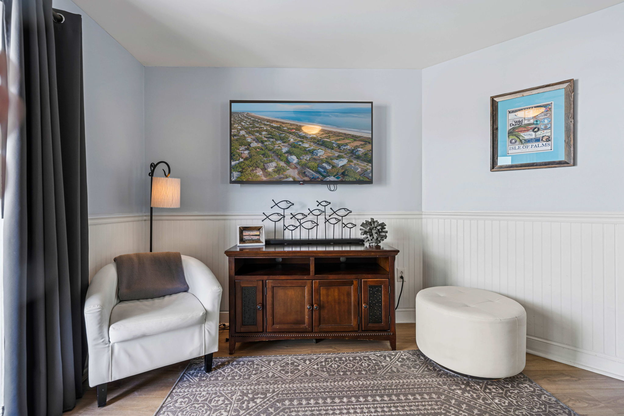 Living room | Sea Gull | 201 Oceanview | 1116 Ocean Blvd, Isle of Palms, SC | IOP Escapes