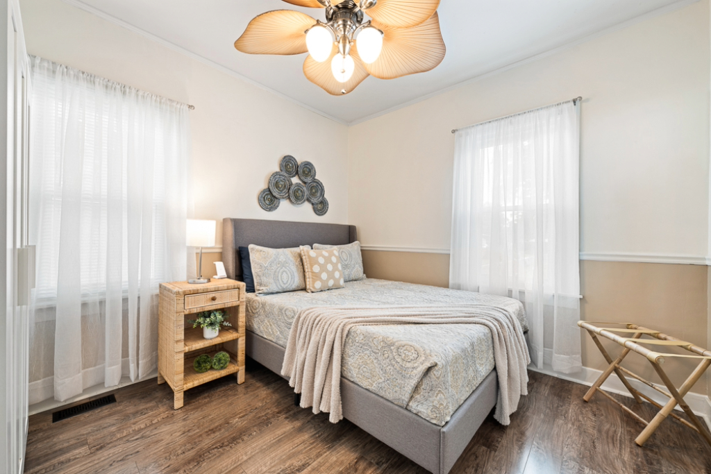 Bedroom 1 with queen size bed