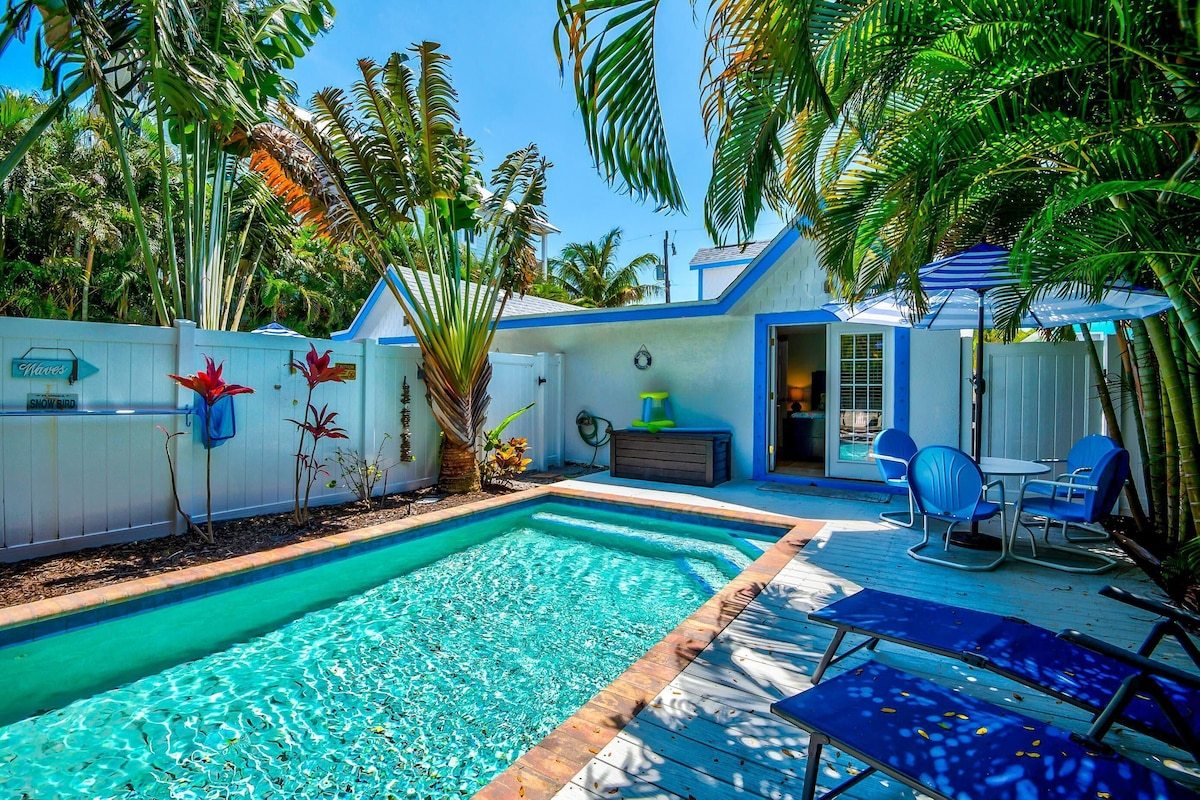 2 min walk to beach 2 Cottages w/2 pools sleeps 12 5