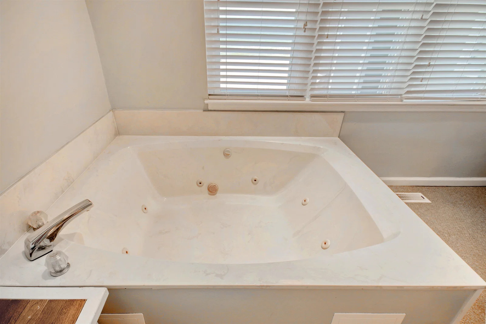 Jetted tub with a view of the ocean