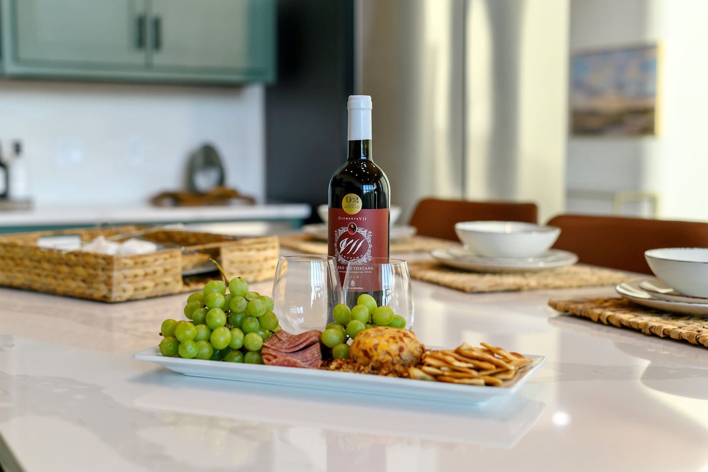 The large kitchen island creates an ideal gathering place for hosting, unwinding, and indulging in a relaxed evening with friends and family.