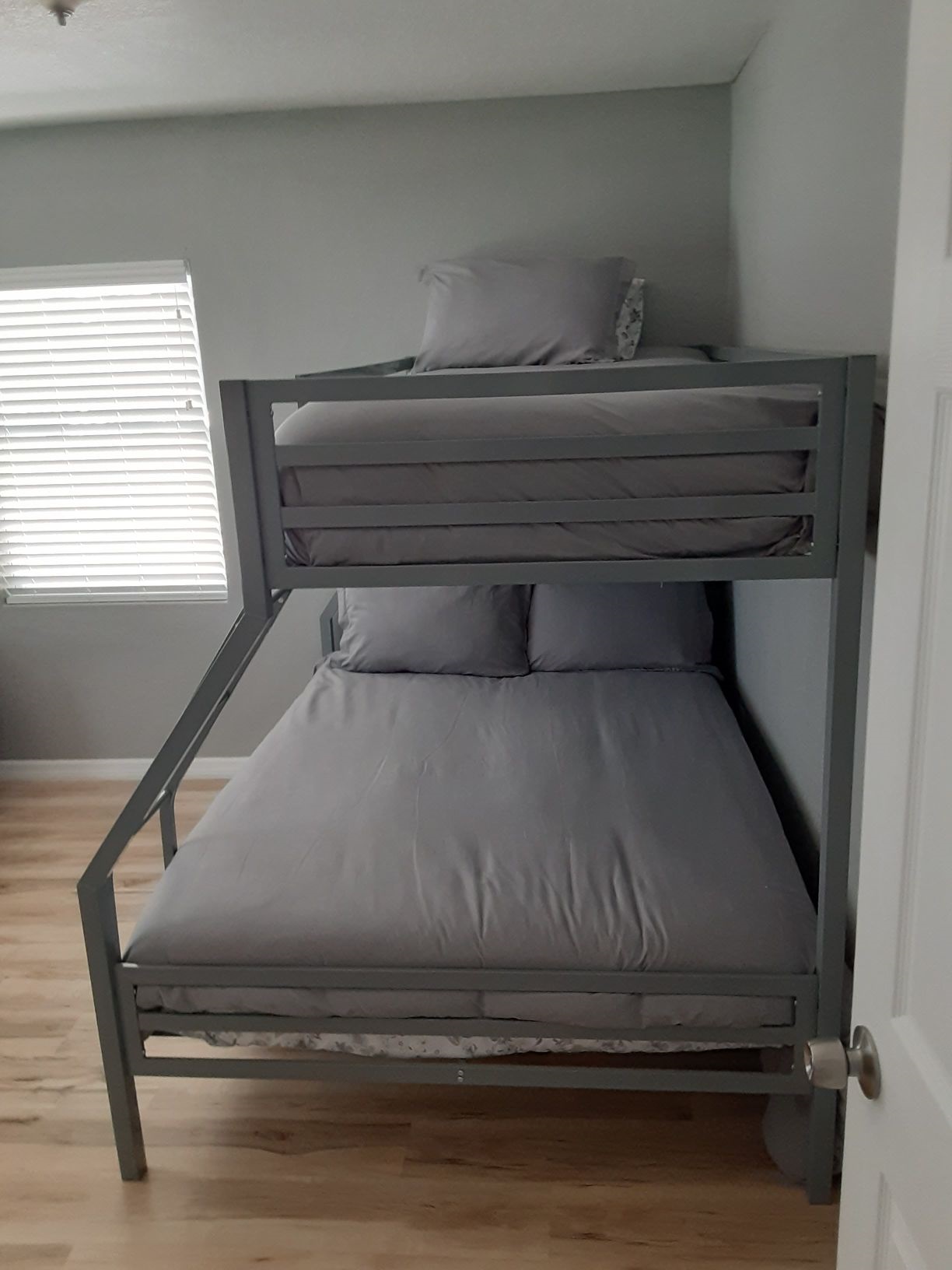 4th bedroom bunk bed - Twin over Full