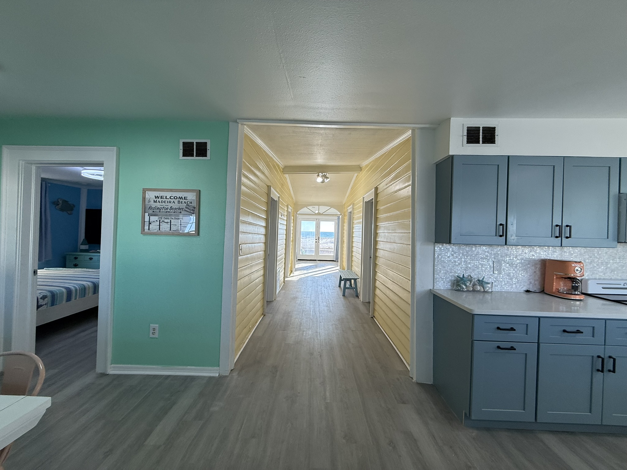 Central Hallway to the Beach!