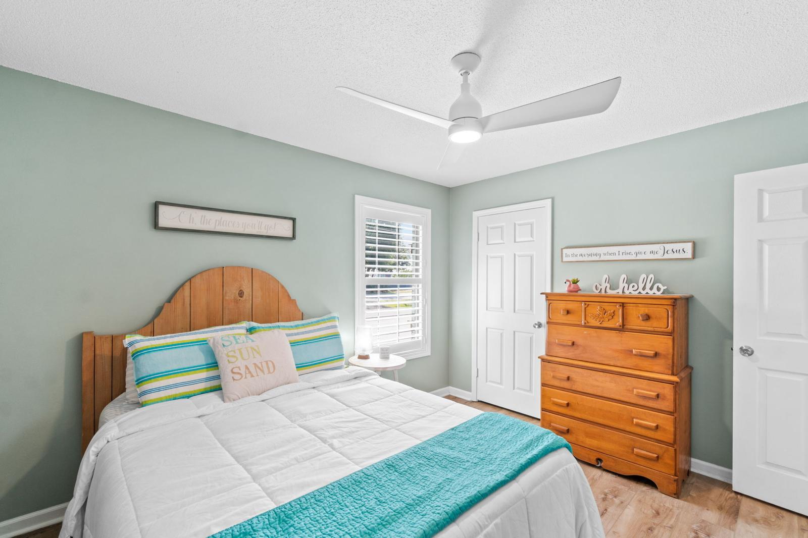 Bedroom 4 with queen bed