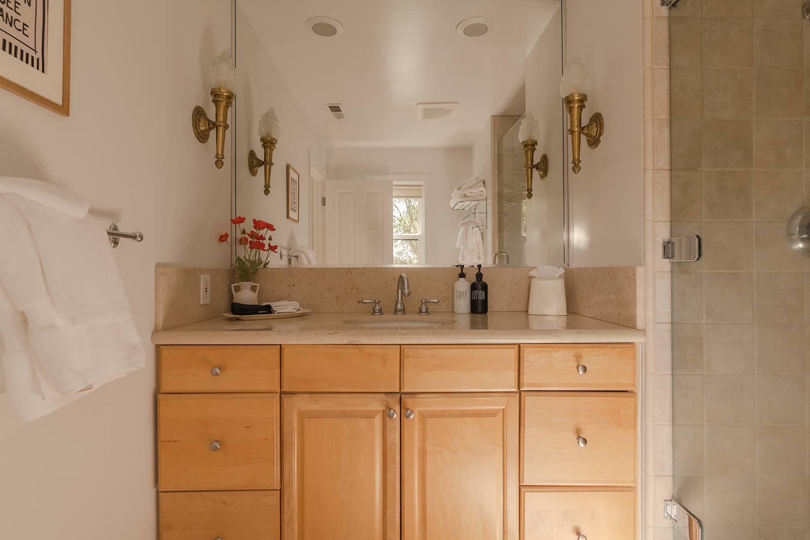 Spa-Like En Suite Guest Bath