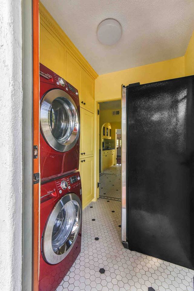 Full sized washer dryer in the unit!
