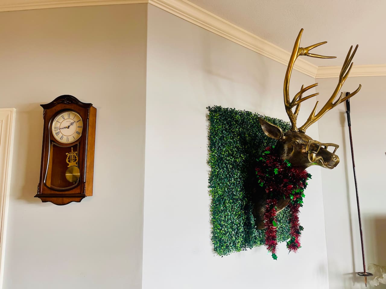 Mr. Oh Deer, Clock