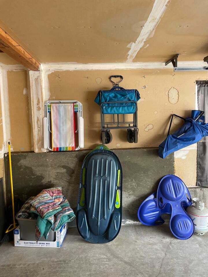 Wagon, Beach Chairs, Snow Sleds, Beach Blankets