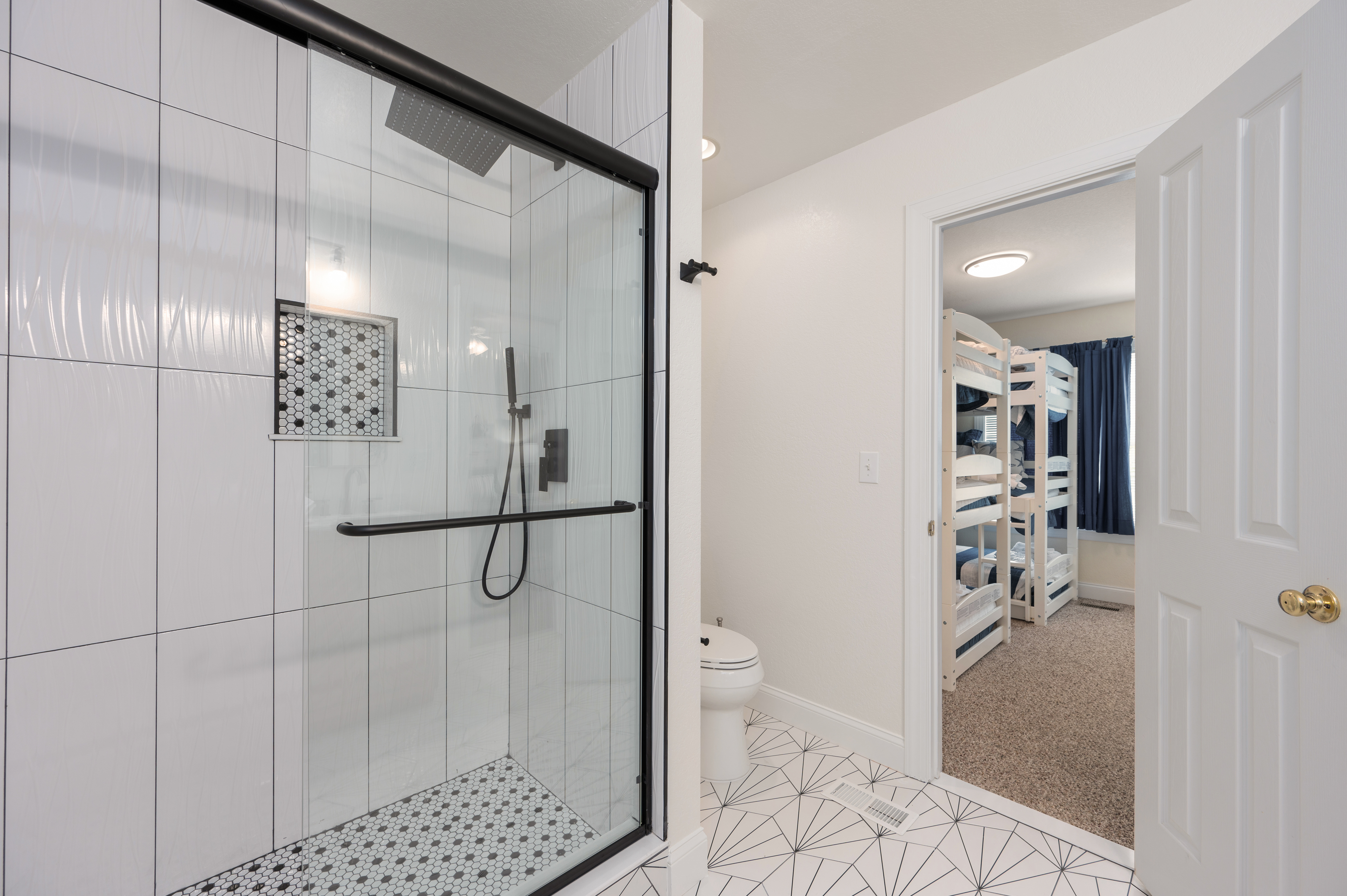 Soundside Pearl — Full Bath (2)